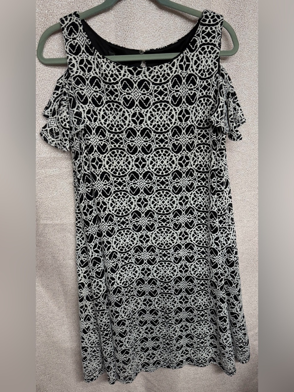R&M Richards Black & White Cold-Shoulder Patterned Dress Women’s size 16